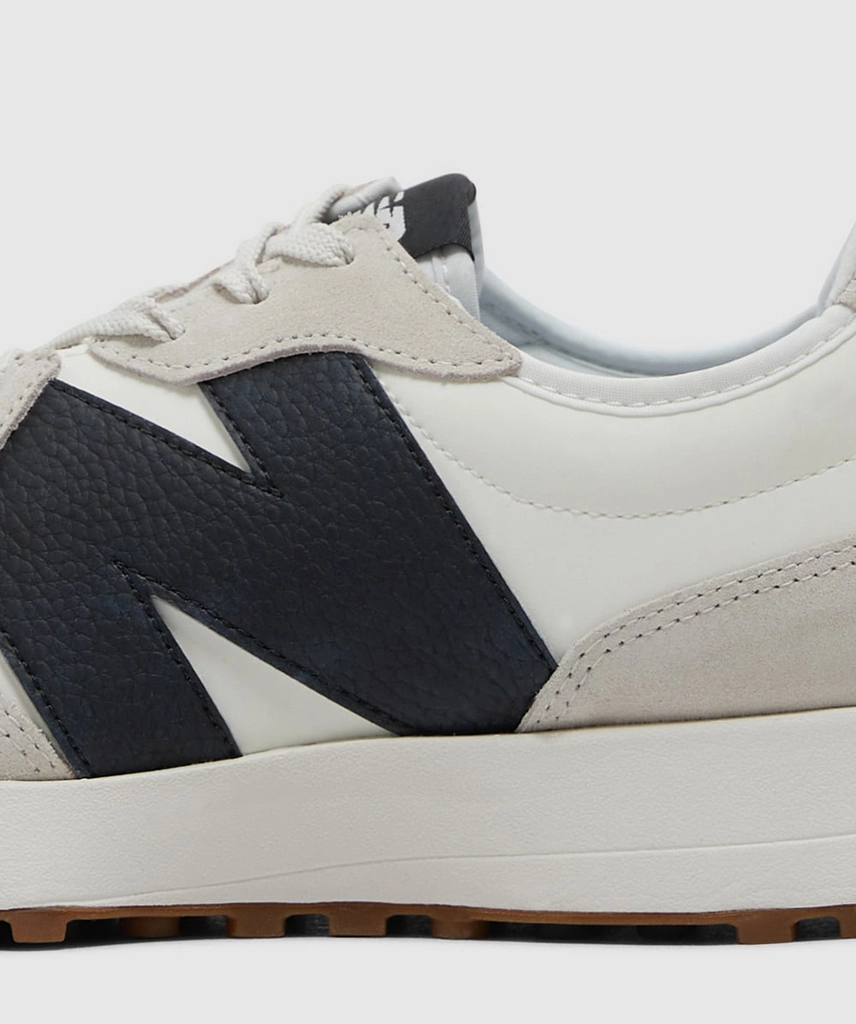 New Balance 327 sneaker